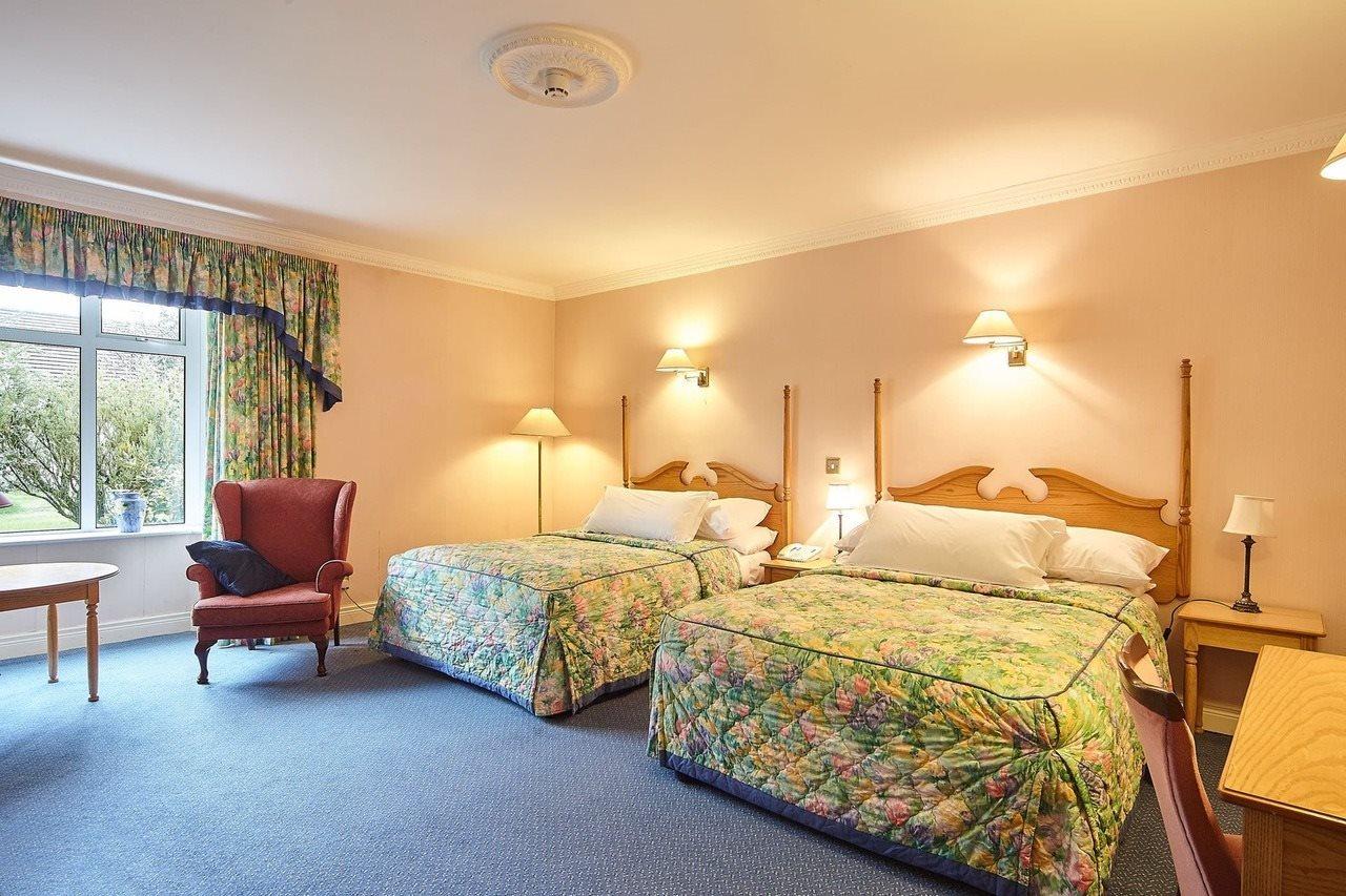 Cedar Lodge Hotel & Restaurant Newbawn Екстер'єр фото