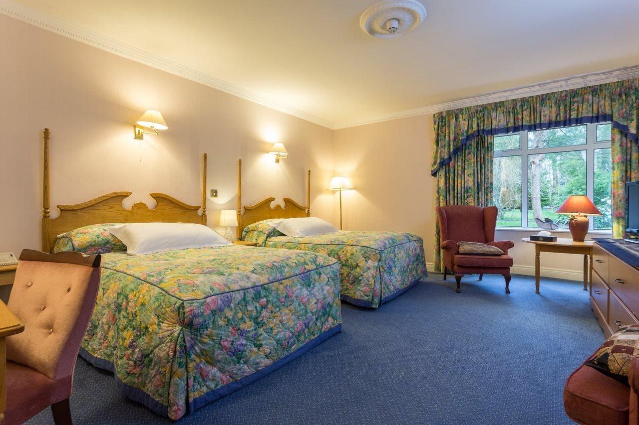 Cedar Lodge Hotel & Restaurant Newbawn Екстер'єр фото