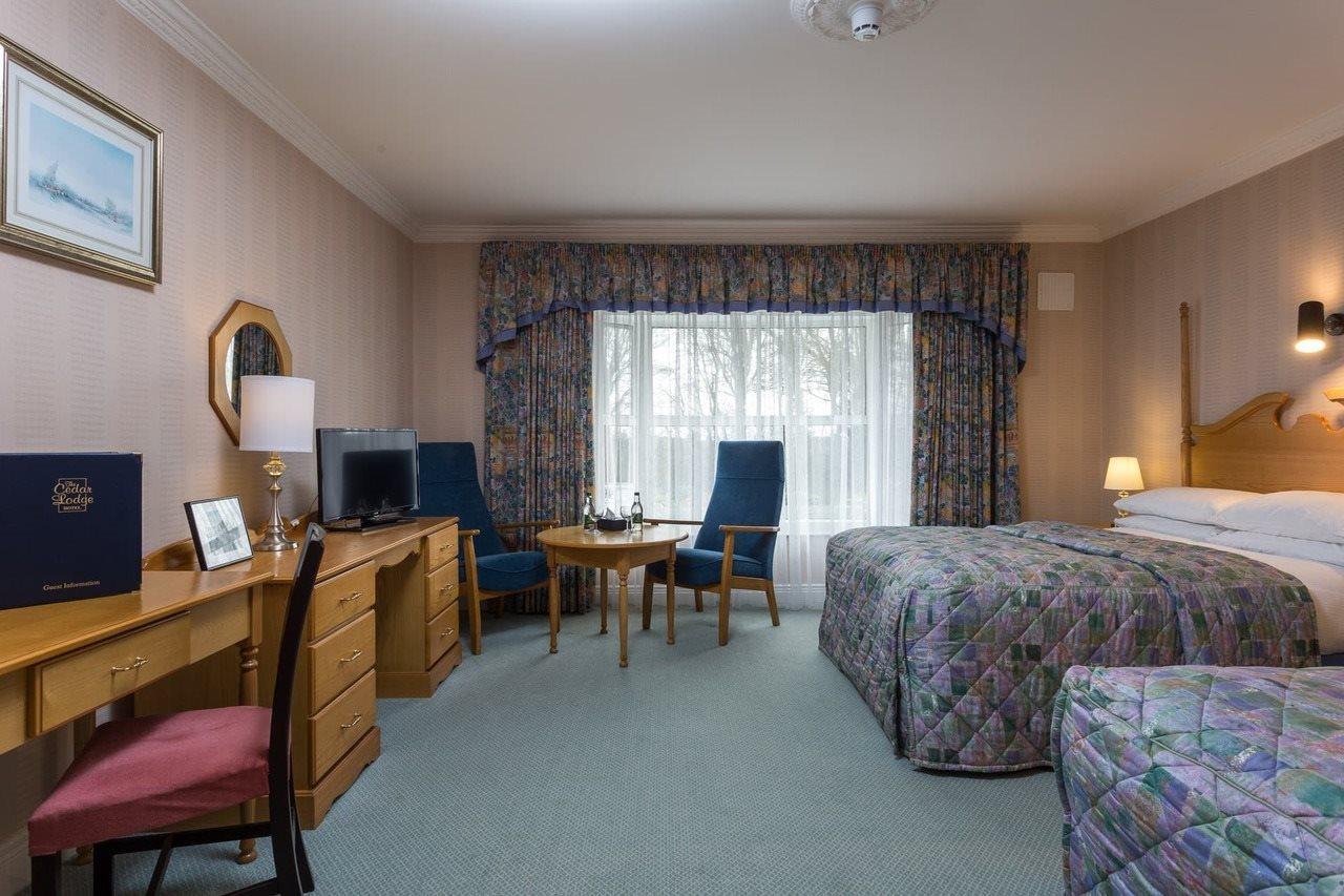 Cedar Lodge Hotel & Restaurant Newbawn Екстер'єр фото