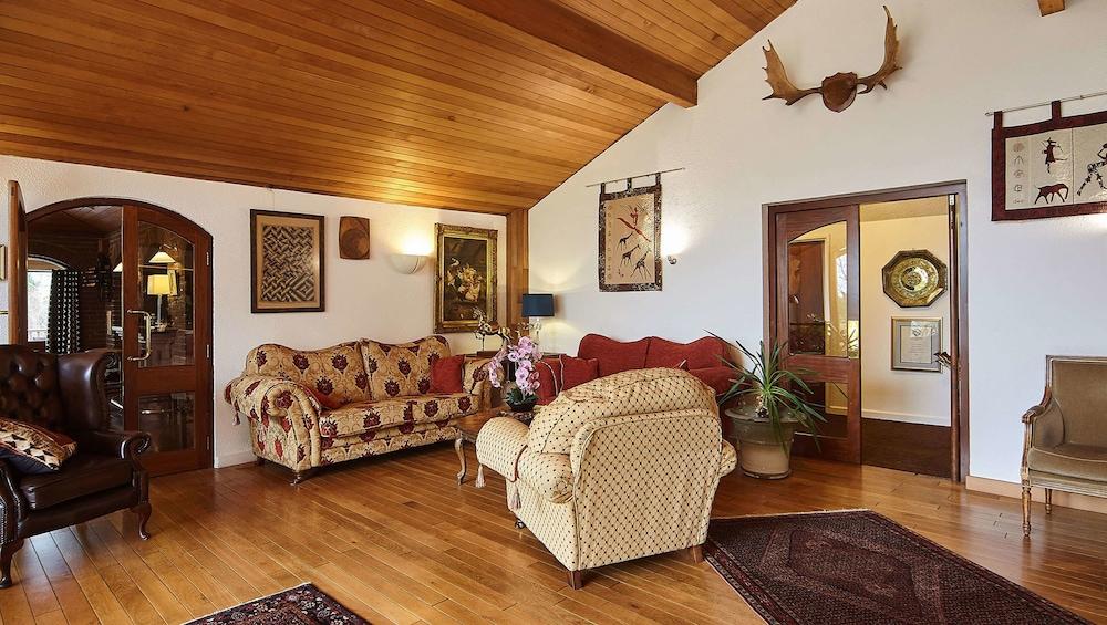 Cedar Lodge Hotel & Restaurant Newbawn Екстер'єр фото