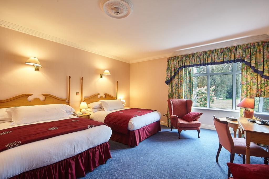 Cedar Lodge Hotel & Restaurant Newbawn Екстер'єр фото