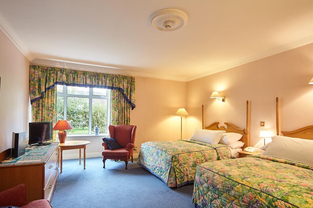 Cedar Lodge Hotel & Restaurant Newbawn Екстер'єр фото