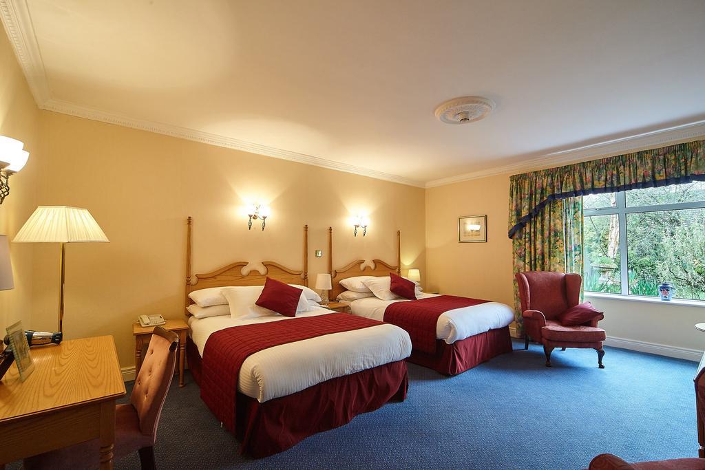 Cedar Lodge Hotel & Restaurant Newbawn Екстер'єр фото