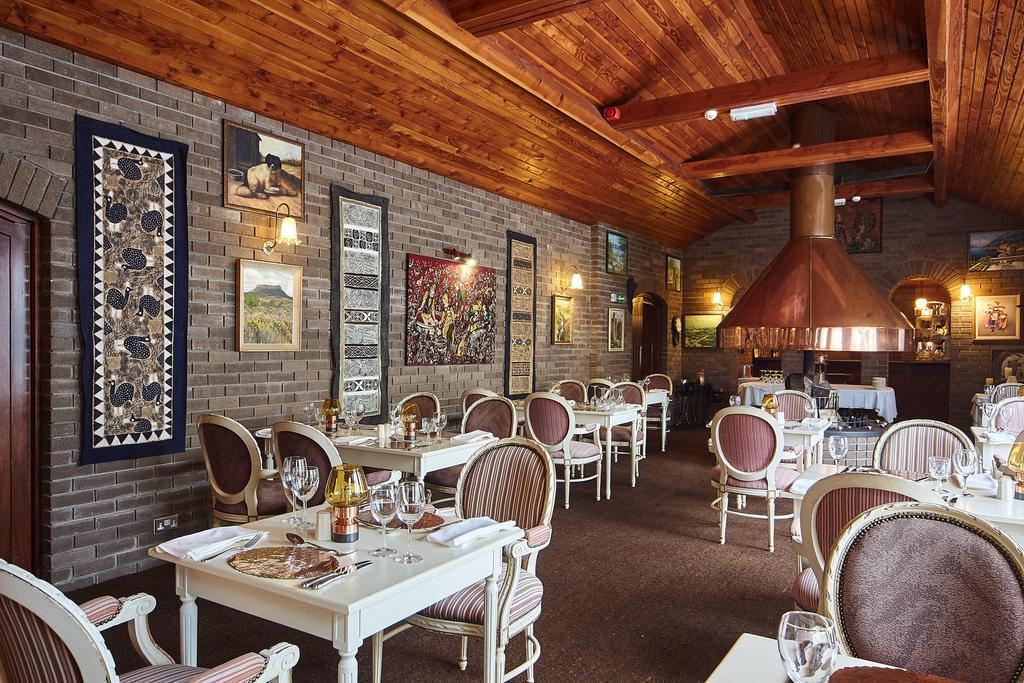 Cedar Lodge Hotel & Restaurant Newbawn Екстер'єр фото