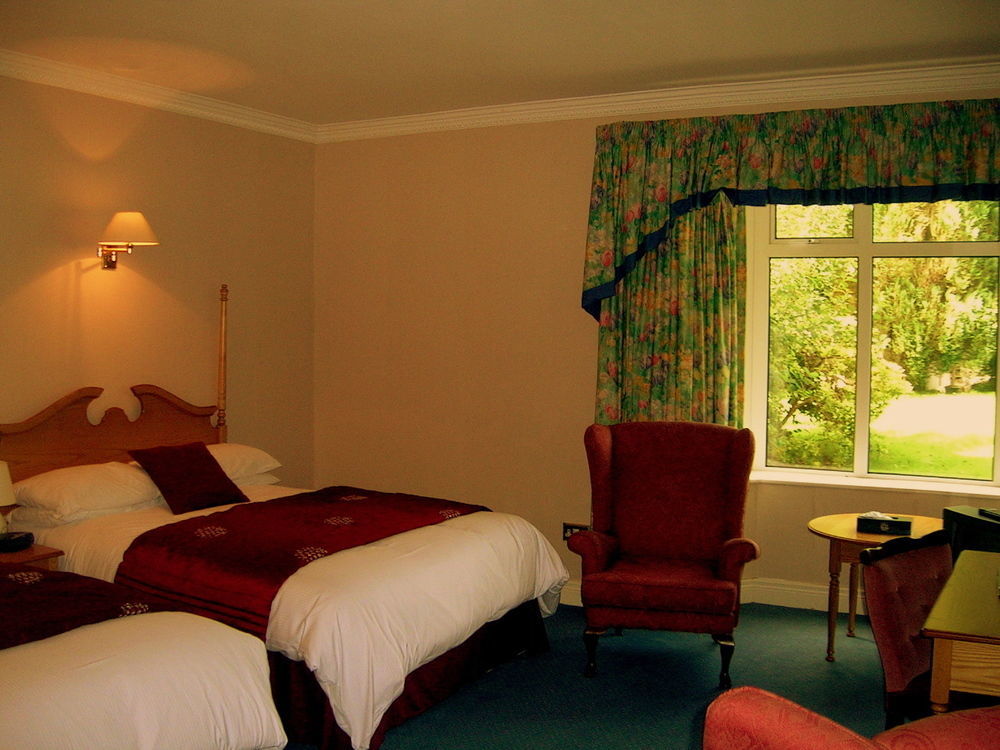Cedar Lodge Hotel & Restaurant Newbawn Екстер'єр фото