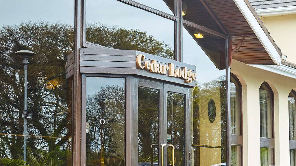 Cedar Lodge Hotel & Restaurant Newbawn Екстер'єр фото