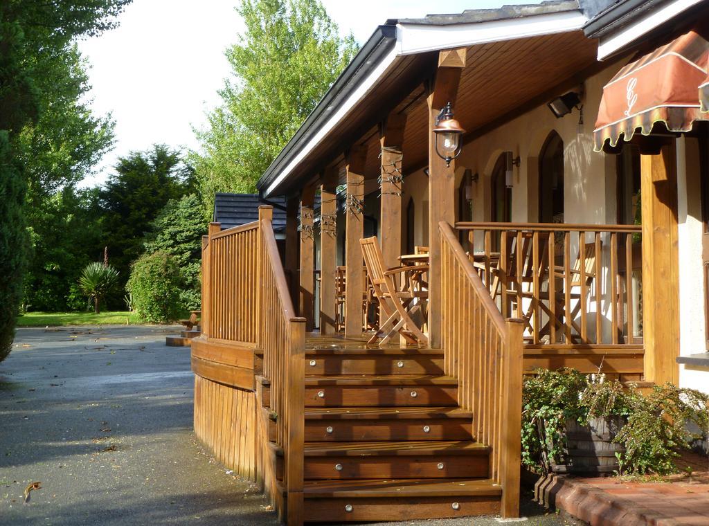 Cedar Lodge Hotel & Restaurant Newbawn Екстер'єр фото