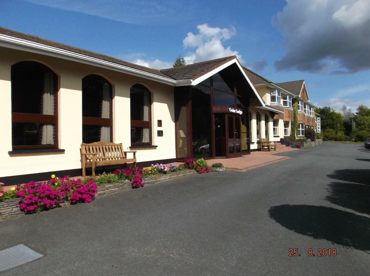 Cedar Lodge Hotel & Restaurant Newbawn Екстер'єр фото